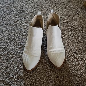 White Chinese Laundry ankle boots size 7 animal skin